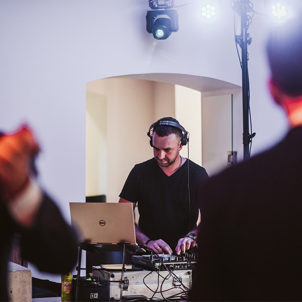 DJ na svatbu - DJ Wojki - Svatební DJ