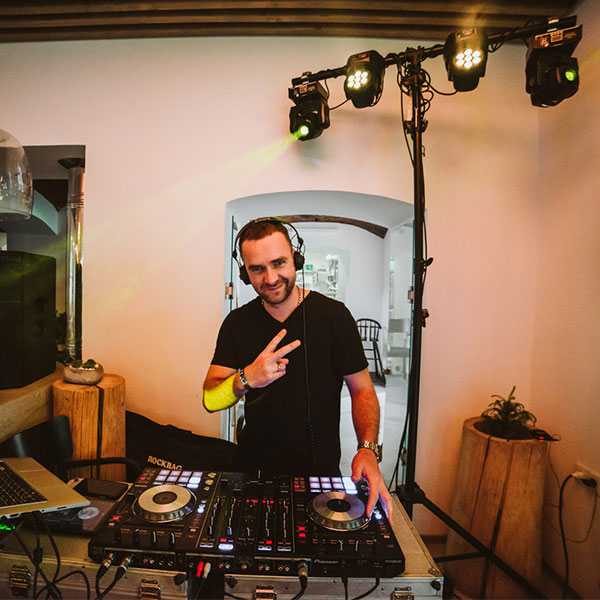DJ na svatbu - DJ Wojki - Svatební DJ